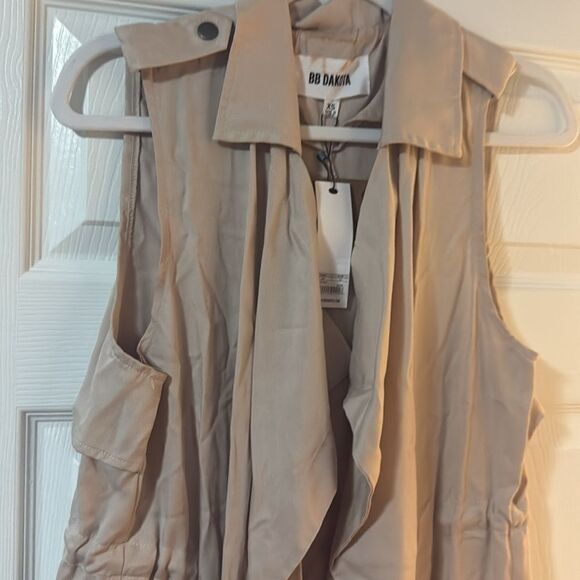 BB Dakota Bomber Vest - NWT - Size XS - Tan Sleeveless Vest w Iside Tie Closure - Picture 4 of 6